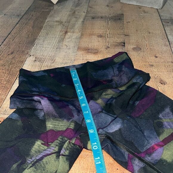 Lululemon Wunder Under Hi-Rise Tight Full-On Luxtreme 28"
Aura Dark Chrome Multi - Picture 9 of 13